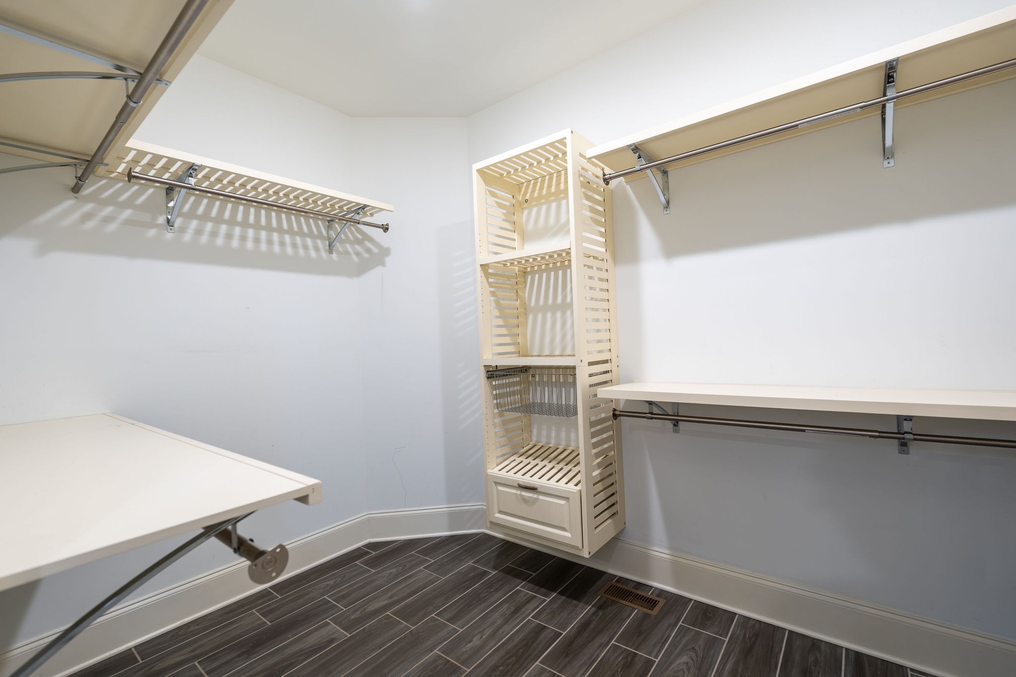 219 Waterloo Street Lawrenceburg, TN 38464 - Photo 17 of 39 a room that has a bed and a window