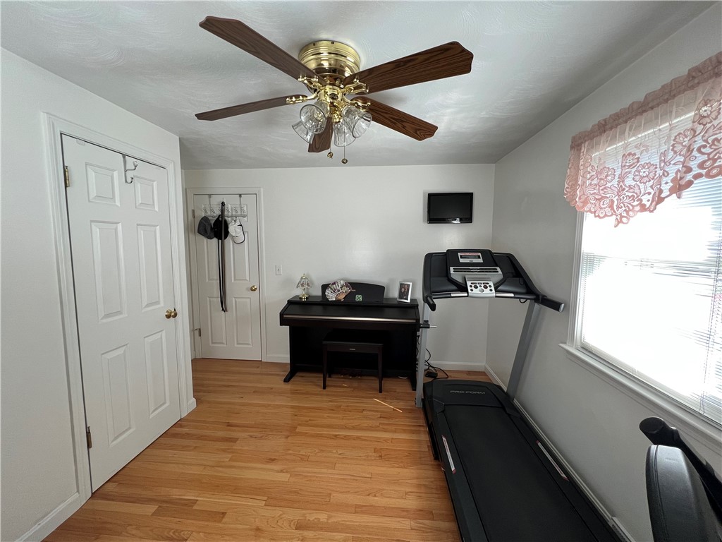 121 Lloyd Avenue Warwick, RI 02889 - Photo 16 of 37