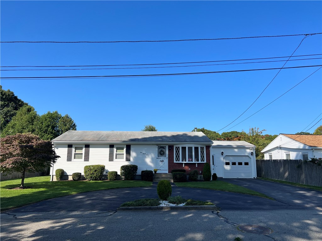 121 Lloyd Avenue Warwick, RI 02889 - Photo 2 of 37