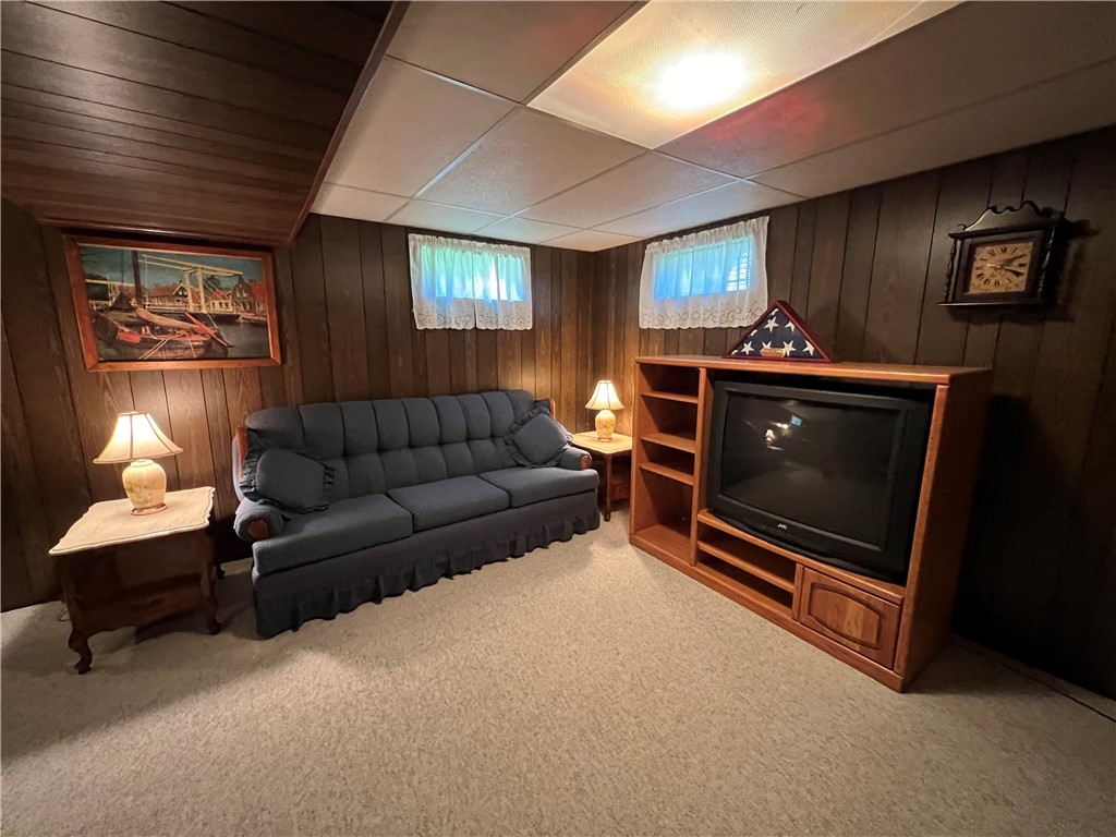 121 Lloyd Avenue Warwick, RI 02889 - Photo 25 of 37