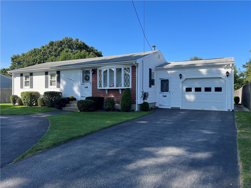 121 Lloyd Avenue Warwick, RI 02889 - Photo 3 of 37