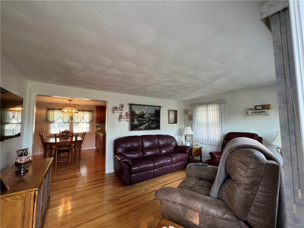 121 Lloyd Avenue Warwick, RI 02889 - Photo 6 of 37