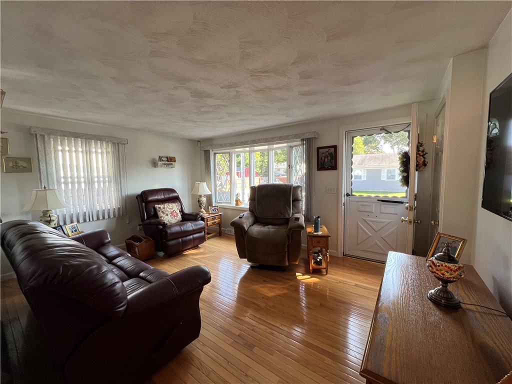 121 Lloyd Avenue Warwick, RI 02889 - Photo 7 of 37