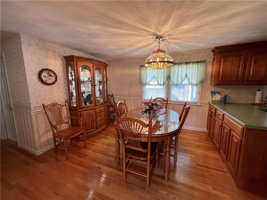 121 Lloyd Avenue Warwick, RI 02889 - Photo 8 of 37