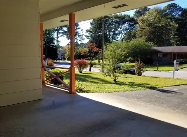 a view of a house with backyard and sitting area