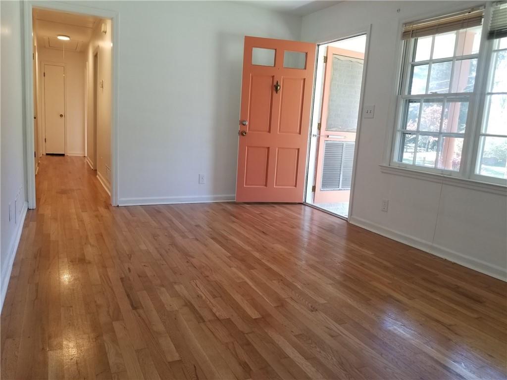 2467 Woodside Way Atlanta, GA 30341 - Photo 4 of 25