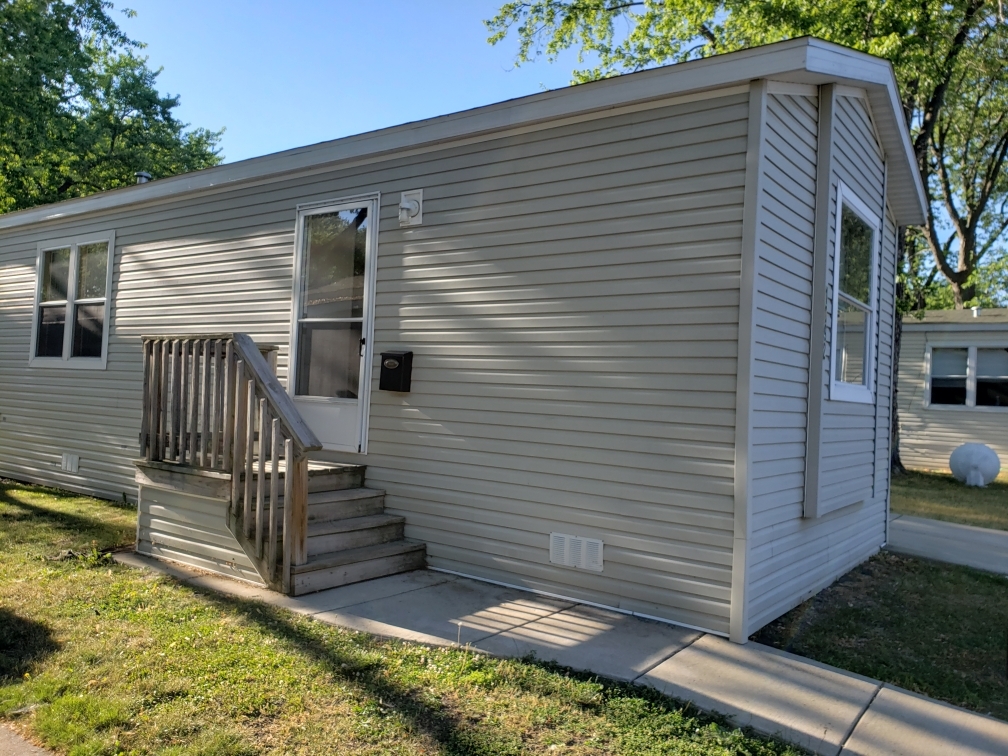 1092 Candida Road Elgin, IL 60123 - Photo 1 of 12
