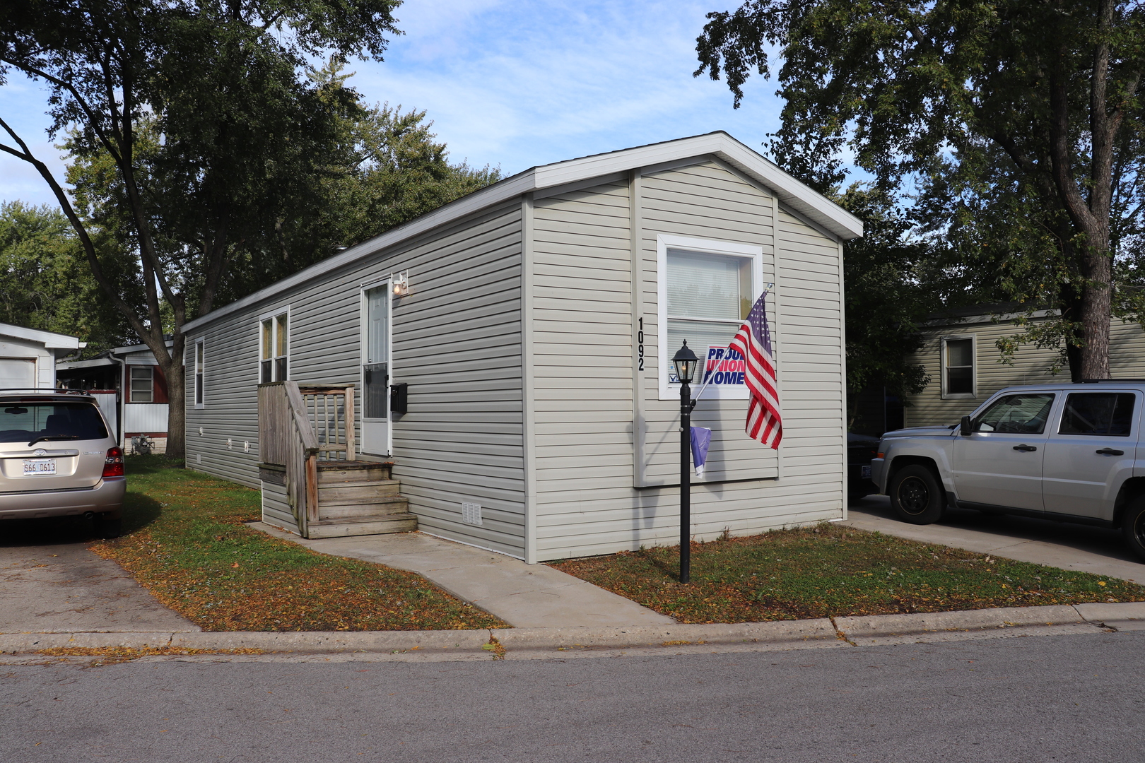 1092 Candida Road Elgin, IL 60123 - Photo 3 of 12
