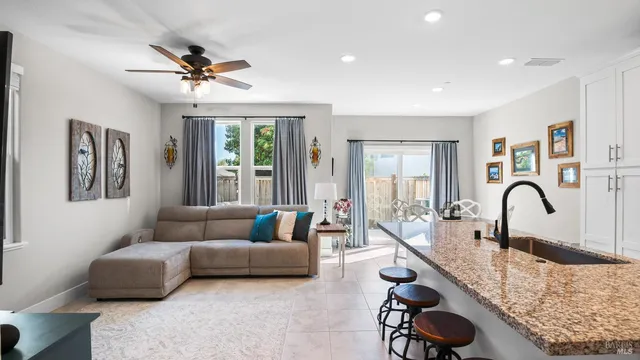 $795,000 | 1212 Del Rancho Way, Petaluma, CA 94954