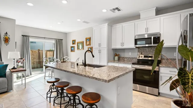 $795,000 | 1212 Del Rancho Way, Petaluma, CA 94954