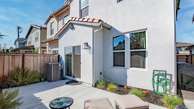 $795,000 | 1212 Del Rancho Way, Petaluma, CA 94954