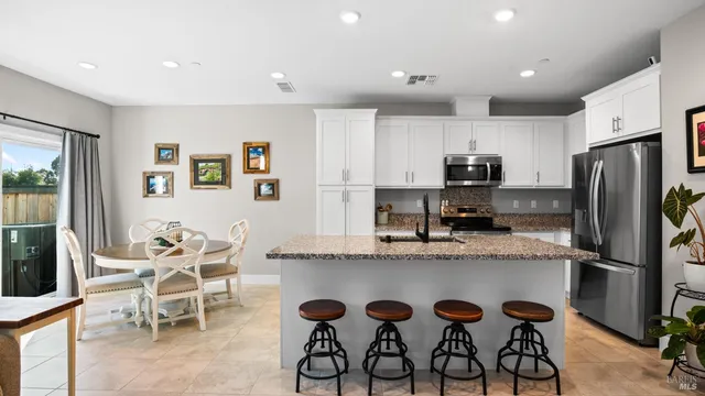 $795,000 | 1212 Del Rancho Way, Petaluma, CA 94954