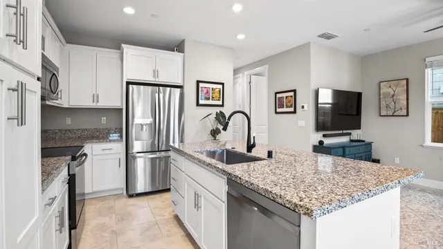 $795,000 | 1212 Del Rancho Way, Petaluma, CA 94954