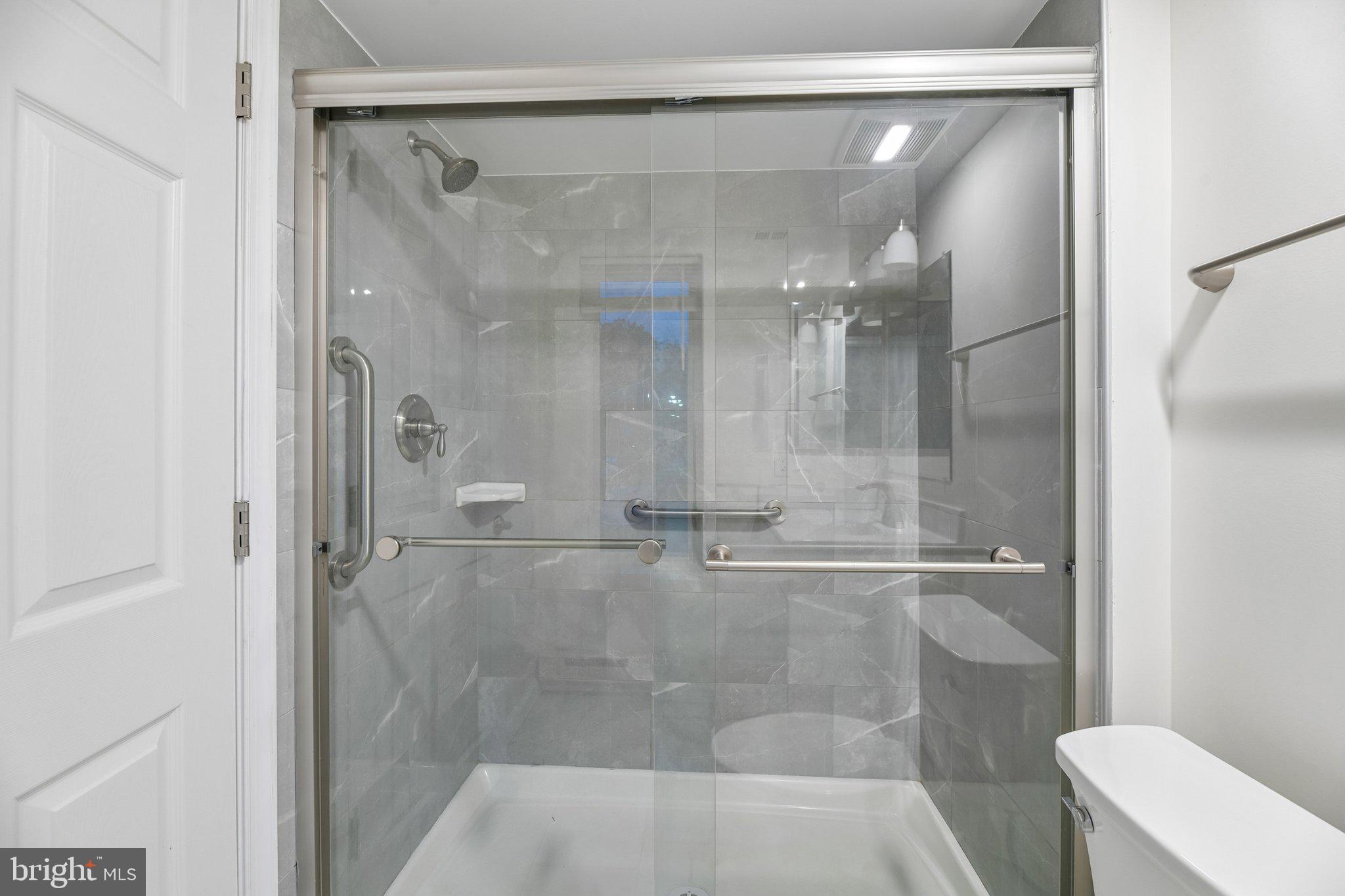 15210 Elkridge Way, Unit 911K Silver Spring, MD 20906 - Photo 24 of 37 Primary Bathroom