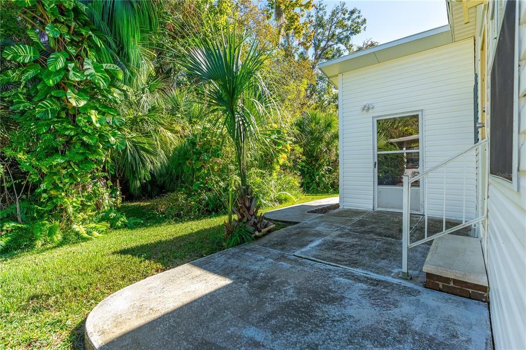 509 Starboard Avenue Edgewater, FL 32141 - Photo 33 of 54 a backyard of a house with plants and large trees