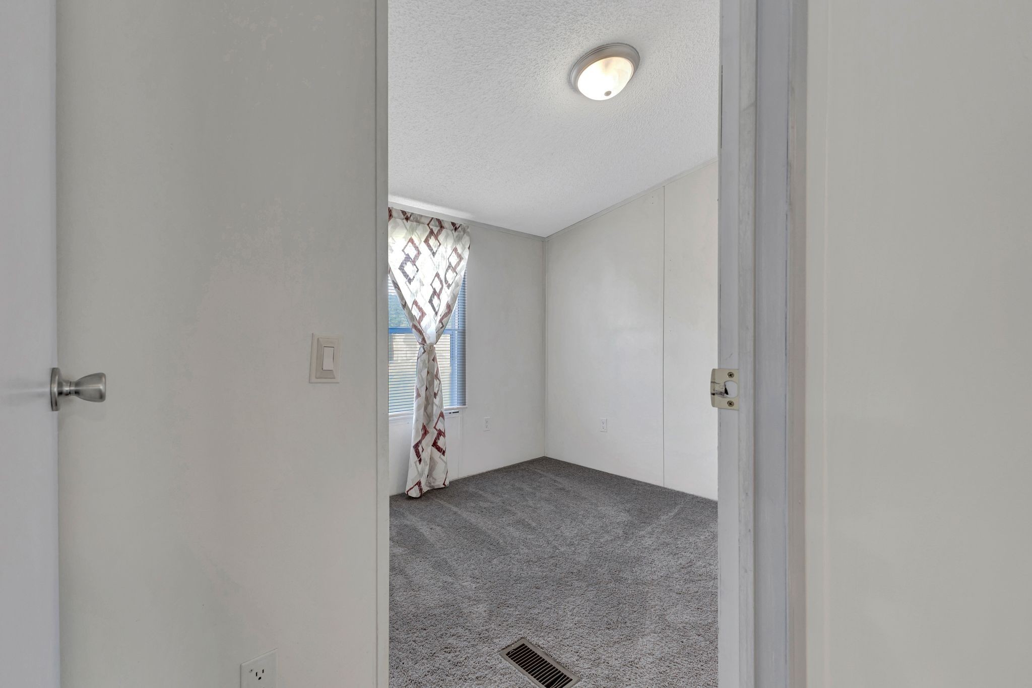 9440 Missionary Ridge Road Bon Aqua, TN 37025 - Photo 34 of 59 an empty room with windows and entrance