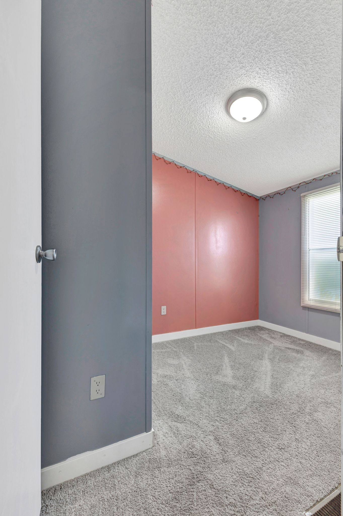 9440 Missionary Ridge Road Bon Aqua, TN 37025 - Photo 35 of 59 an empty room with windows and closet