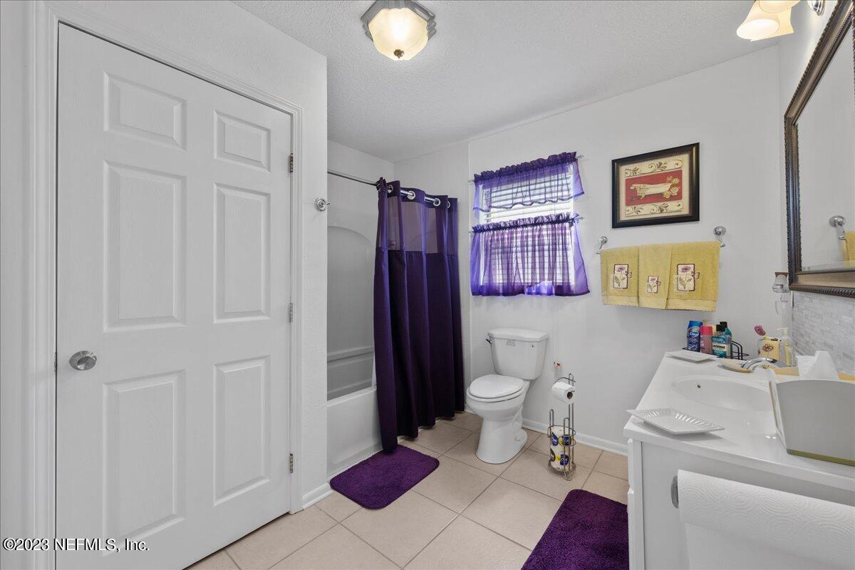 113 Leaf Street San Mateo, FL 32187 - Photo 15 of 32 a bathroom with a sink toilet and shower