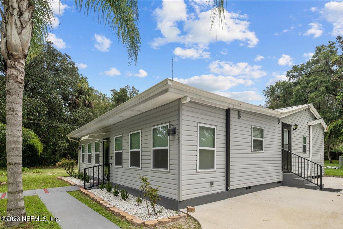 113 Leaf Street San Mateo, FL 32187 - Photo 3 of 32 a view of house with a yard