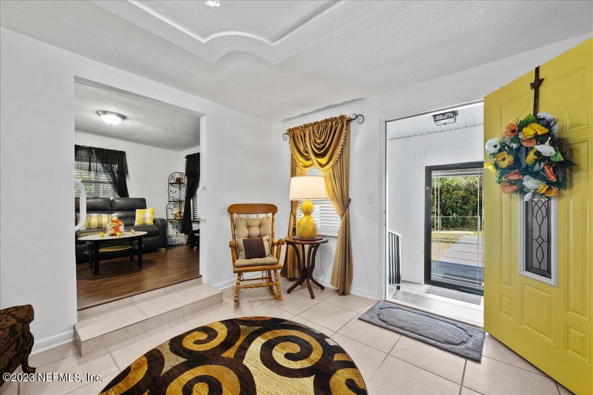 113 Leaf Street San Mateo, FL 32187 - Photo 7 of 32 a view of living room filled with furniture and a potted plant