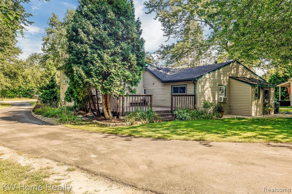 13630 Hoeft Road Belleville, MI 48111 - Photo 4 of 27