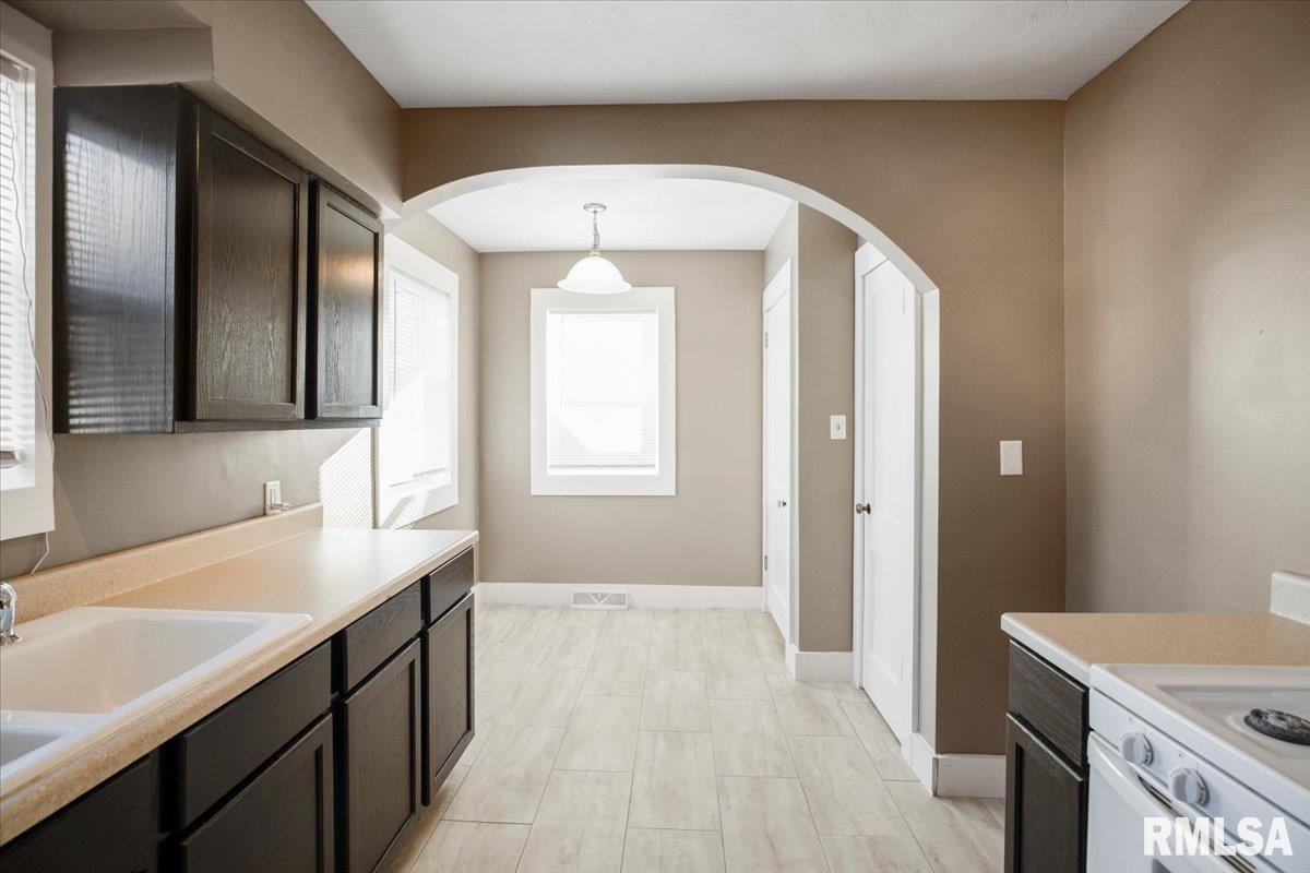 2140 South 13th Street Springfield, IL 62703 - Photo 11 of 22