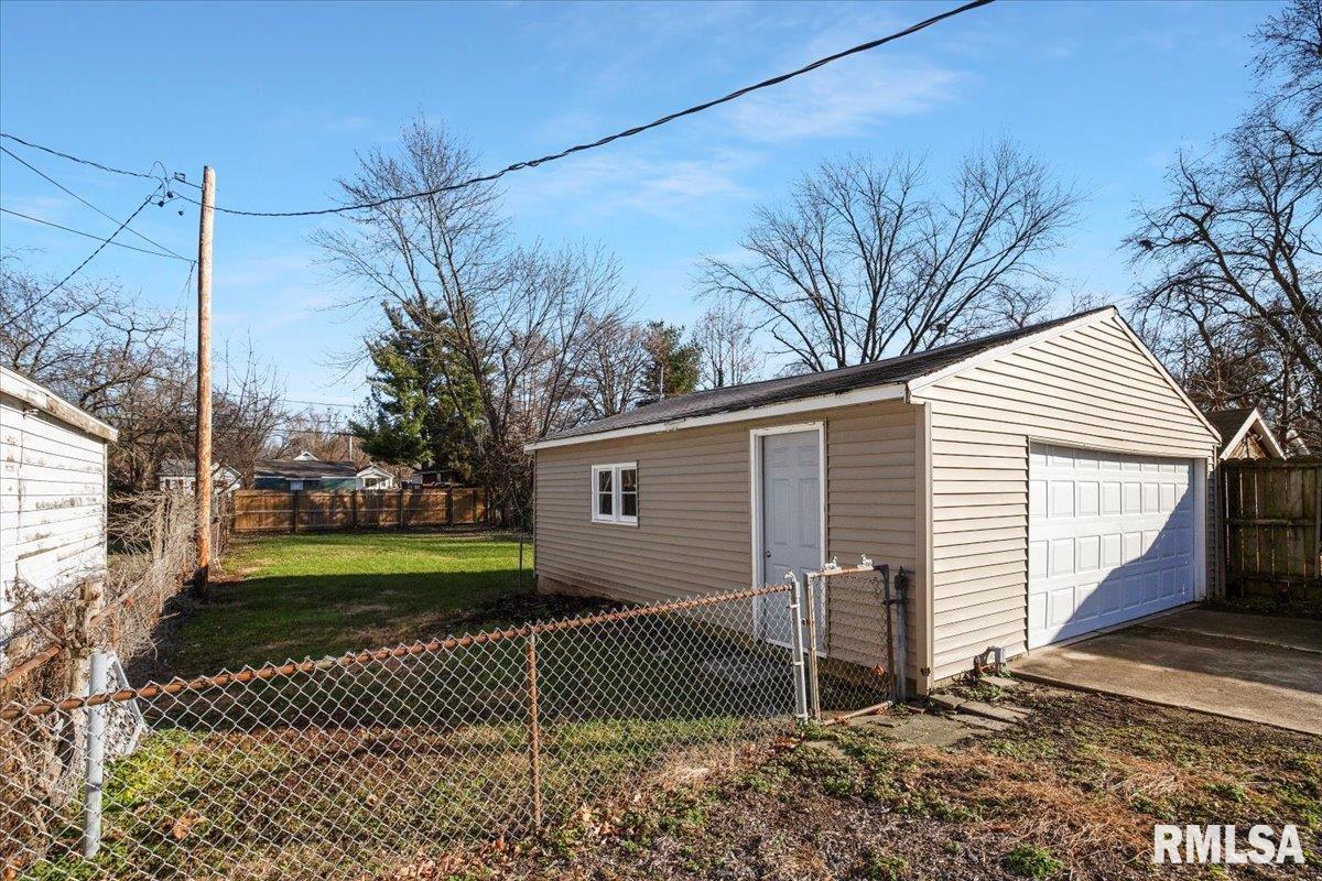 2140 South 13th Street Springfield, IL 62703 - Photo 17 of 22