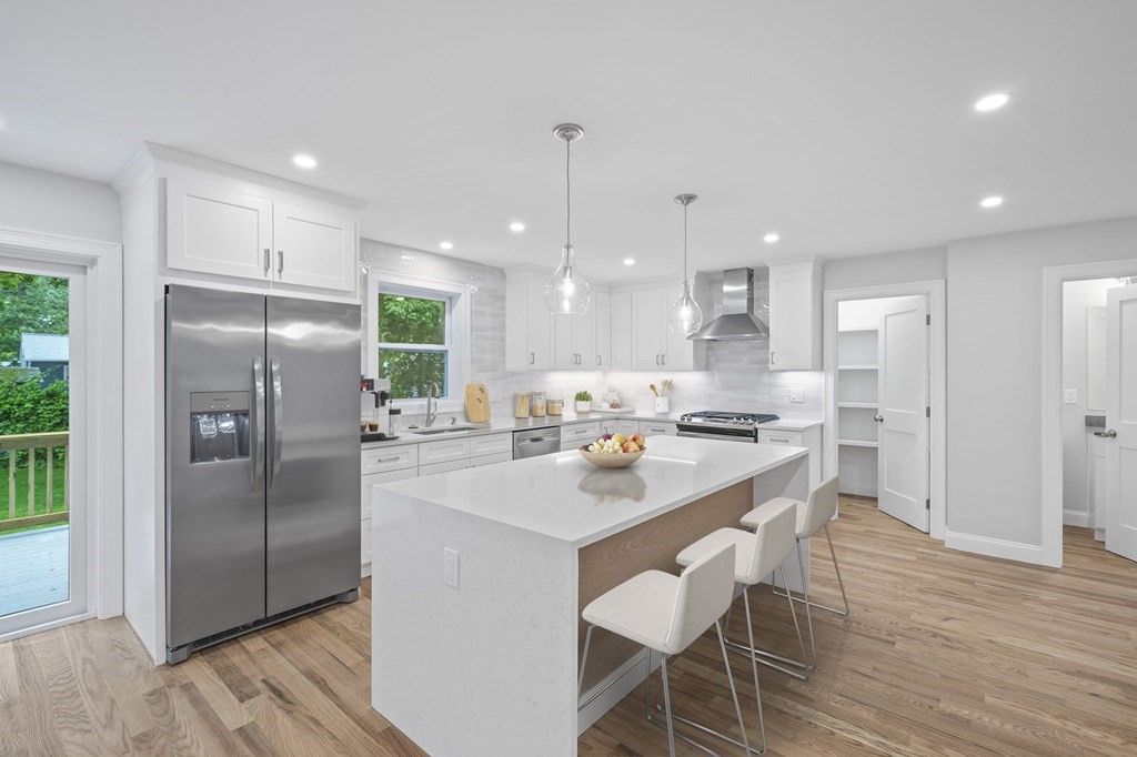 28 Hickory Road Norwood, MA 02062 - Photo 5 of 30 Gallery Image 5