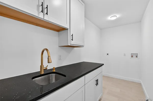 a close view of sink and tap