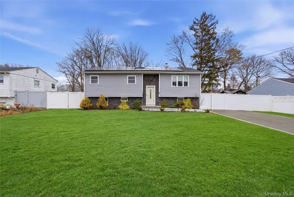 $569,999 | 2809 Heather Avenue, Medford, NY 11763