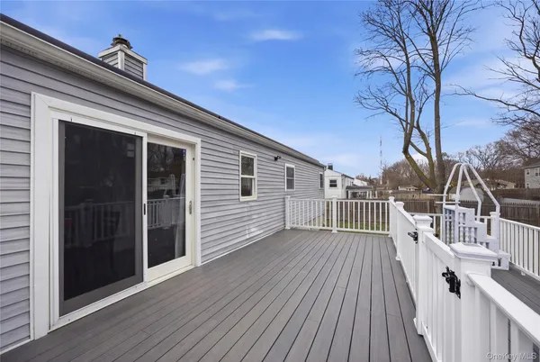 $569,999 | 2809 Heather Avenue, Medford, NY 11763