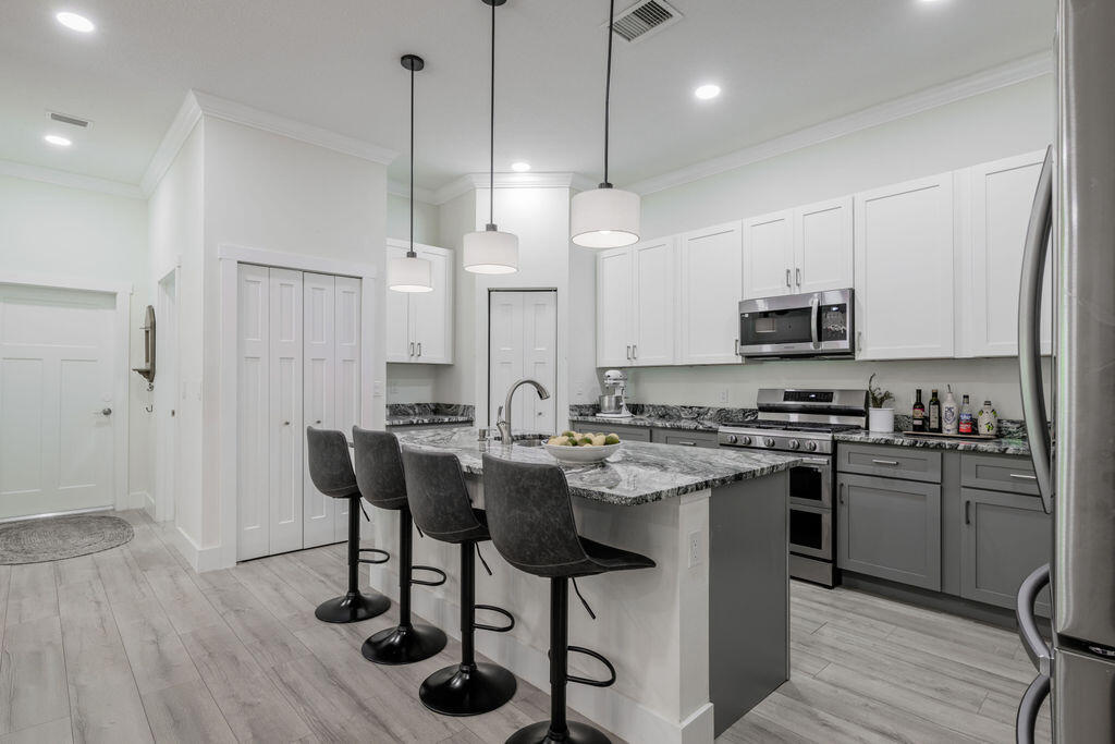 1155 Southwest Bent Pine Cove Port St. Lucie, FL 34986 - Photo 4 of 25 Prestine Kitchen