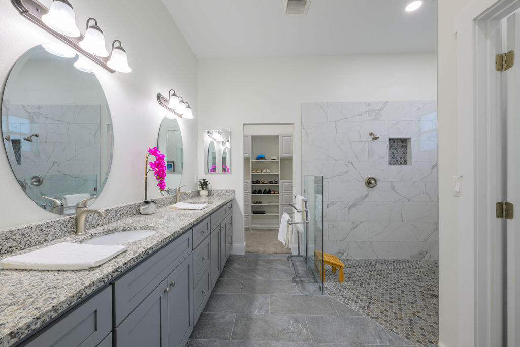 1155 Southwest Bent Pine Cove Port St. Lucie, FL 34986 - Photo 8 of 25 Primary Bath