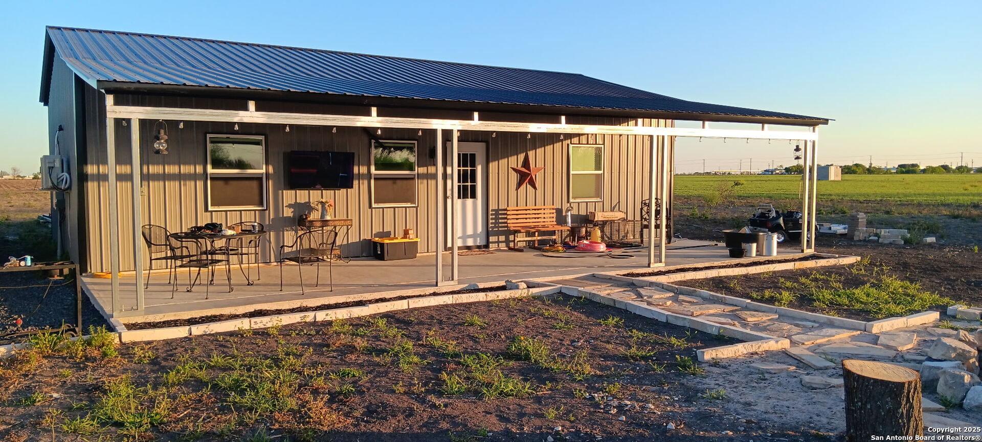 a view of a house with backyard and porch