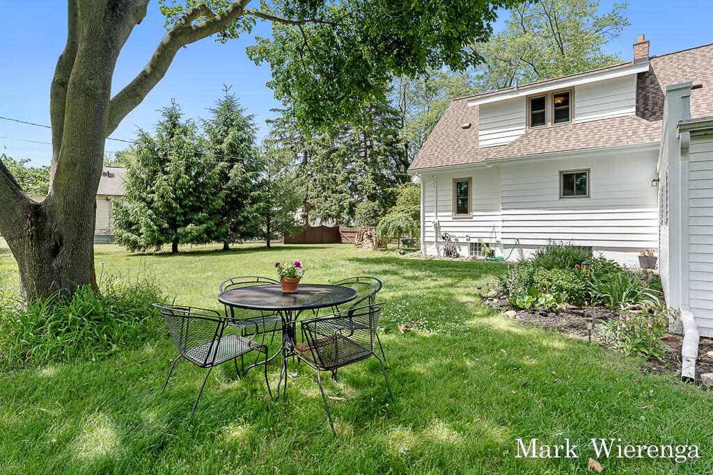 304 Beech Street Spring Lake, MI 49456 - Photo 8 of 38 1192D43D-4DF6-4437-B994-475689D81469