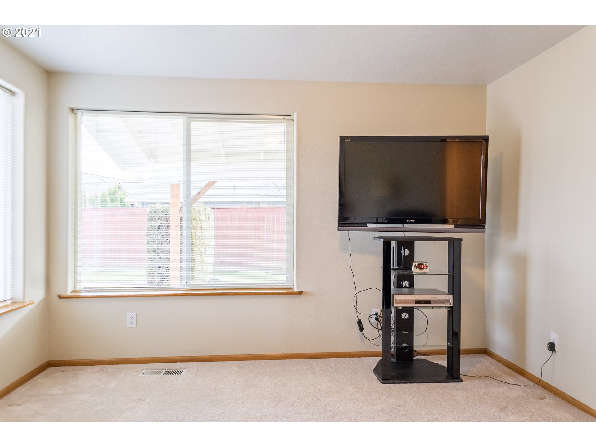 4577 Spring Meadow Avenue Eugene, OR 97404 - Photo 14 of 23 Gallery Image 14