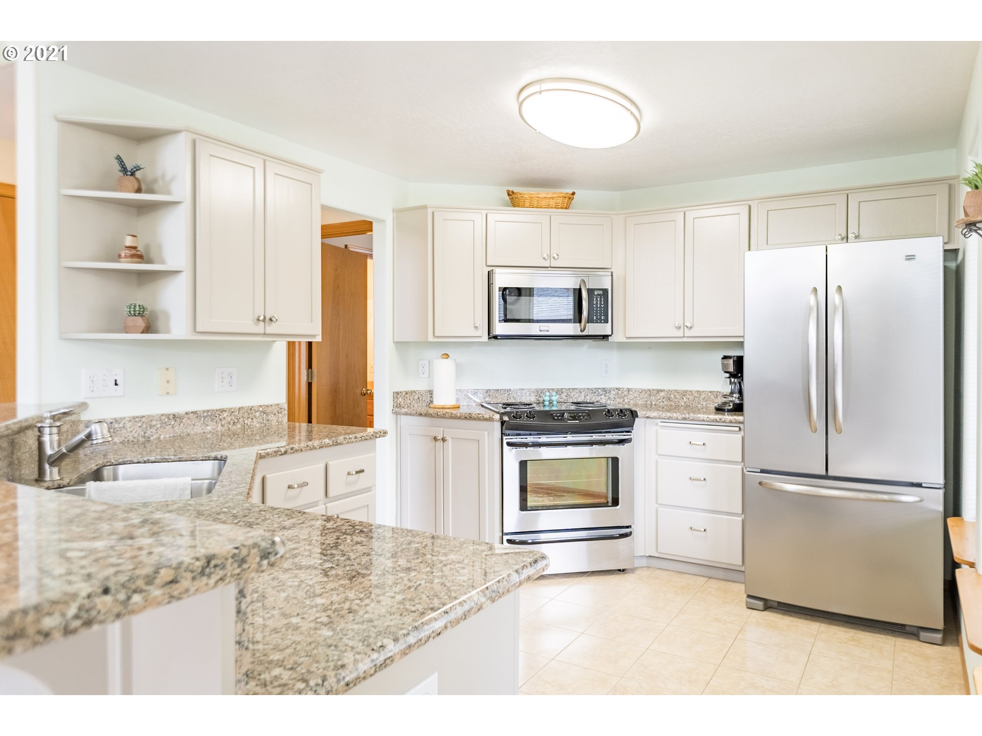 4577 Spring Meadow Avenue Eugene, OR 97404 - Photo 5 of 23 Gallery Image 5