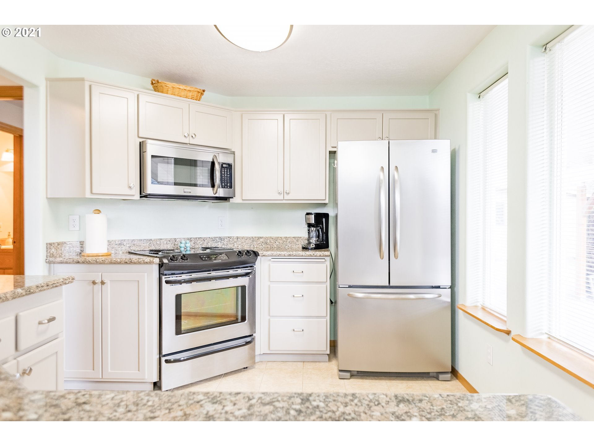 4577 Spring Meadow Avenue Eugene, OR 97404 - Photo 6 of 23 Gallery Image 6