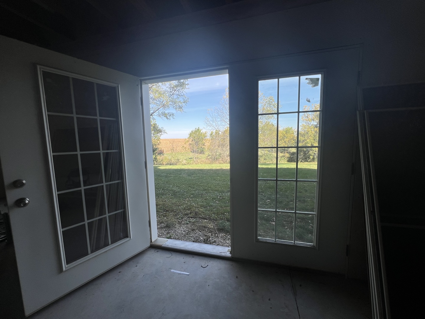 3281 East 19th Road Ottawa, IL 61350 - Photo 21 of 37 a view of an empty room with a window