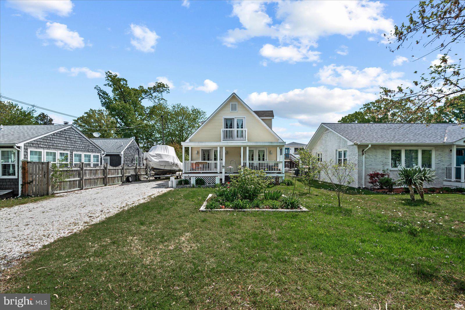 720 Bancroft Avenue Colonial Beach, VA 22443 - Photo 5 of 59 a front view of a house with garden