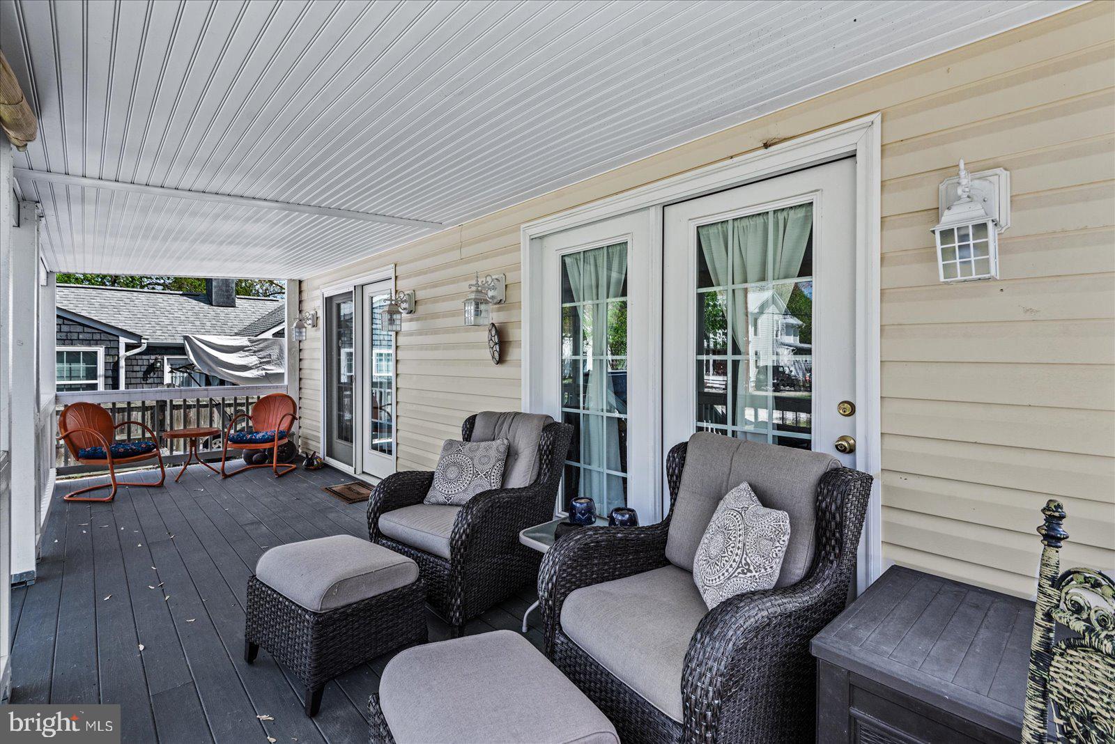 720 Bancroft Avenue Colonial Beach, VA 22443 - Photo 8 of 59 a living room with furniture and a window