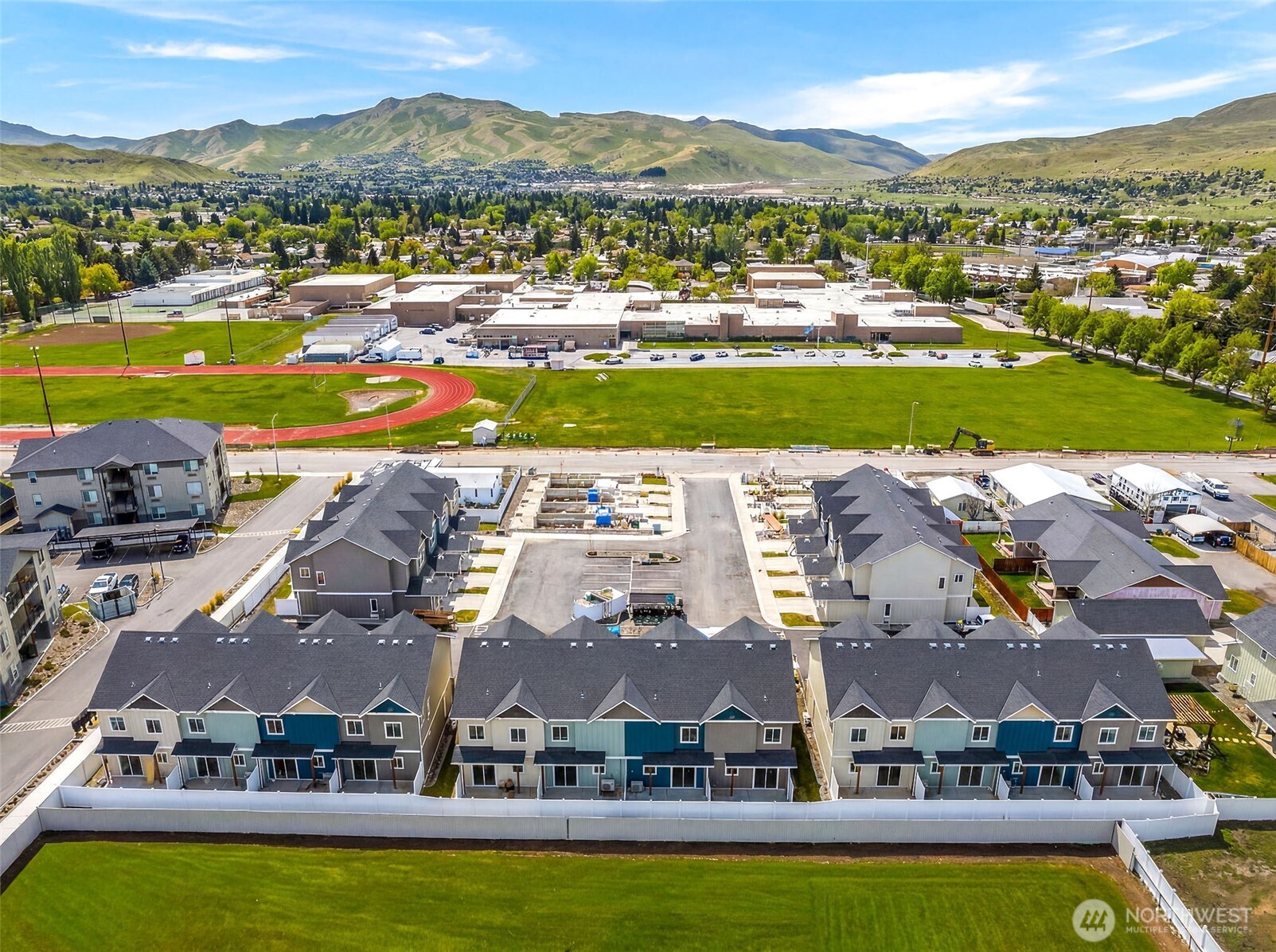 1075 Red Apple Road, Unit E18 Wenatchee, WA 98801 - Photo 4 of 32