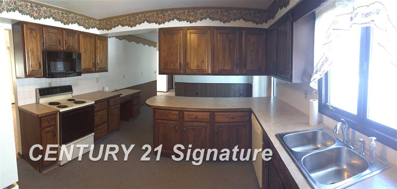 10290 Frost Road Freeland, MI 48623 - Photo 3 of 10