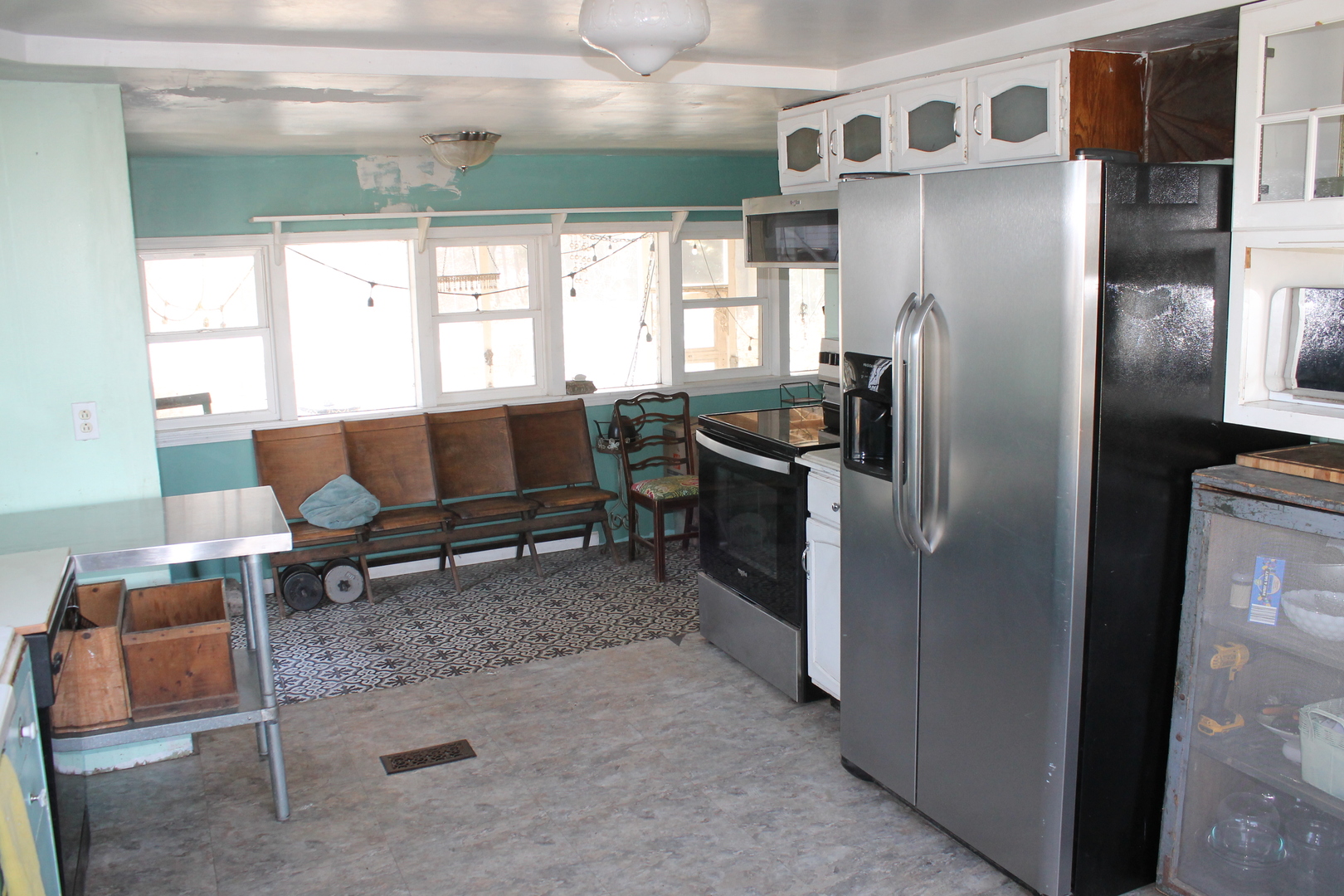 16038 Quigley Road Sycamore, IL 60178 - Photo 23 of 42 a living room with stainless steel appliances furniture a rug and a large window