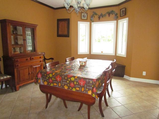 1417 Peyton Road Lebanon, TN 37087 - Photo 5 of 20 Here is the eat in area in the kitchen which has tile flooring and a bay window.