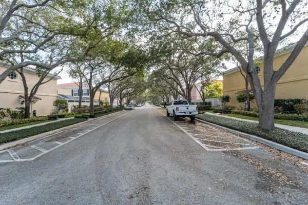 $4,800 | 3 Oakland Court, Tequesta, FL 33469