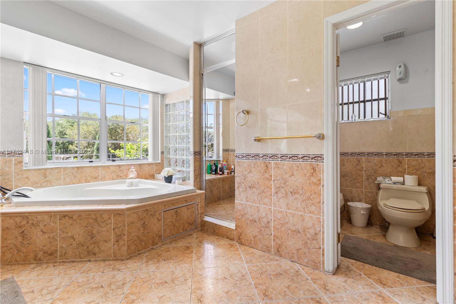 8350 Southwest 98th Street Miami, FL 33156 - Photo 35 of 67 a spacious bathroom with a bathtub and toilet