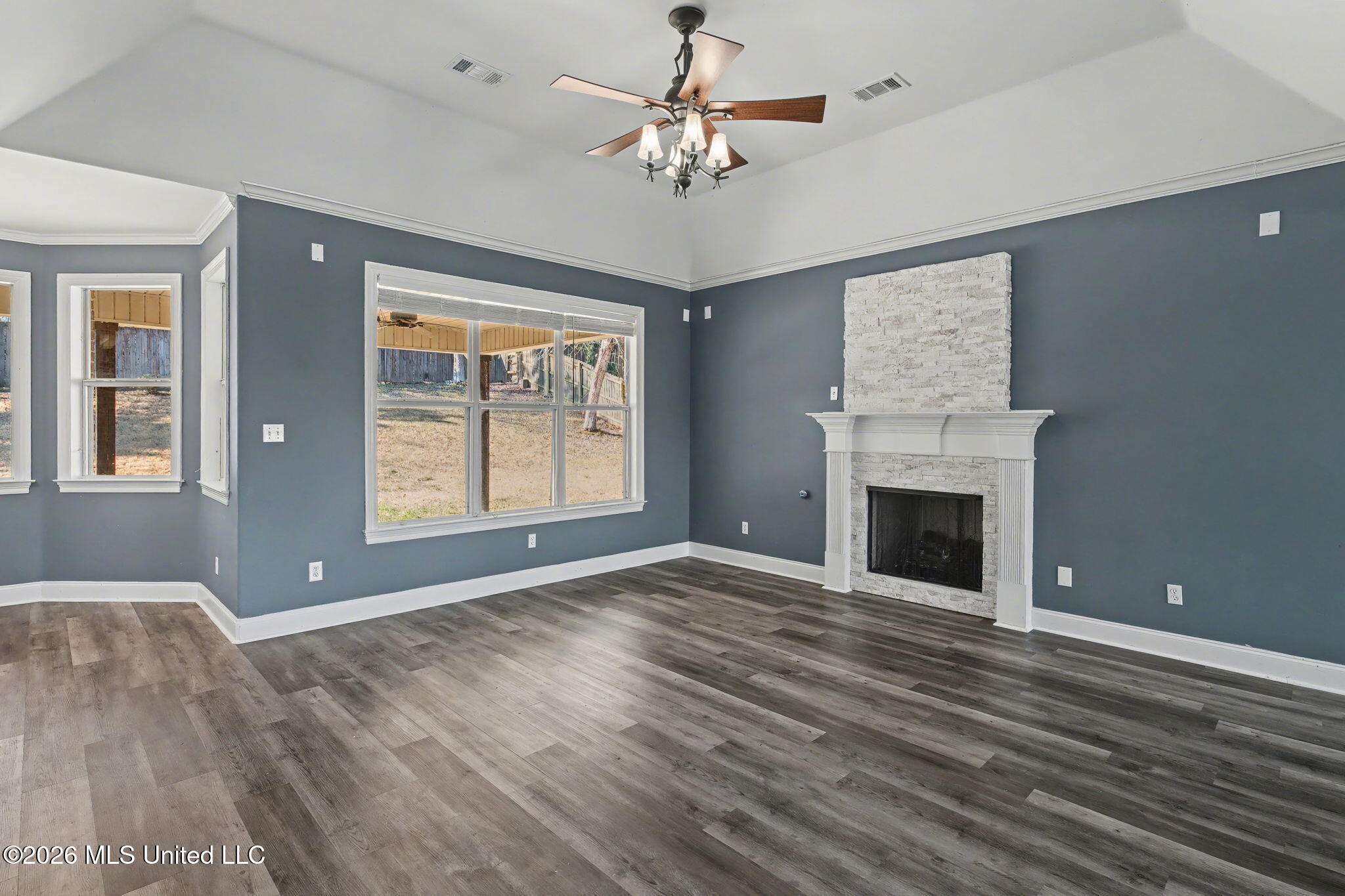 159 Lindsey Drive Hernando, MS 38632 - Photo 5 of 29 Great Room