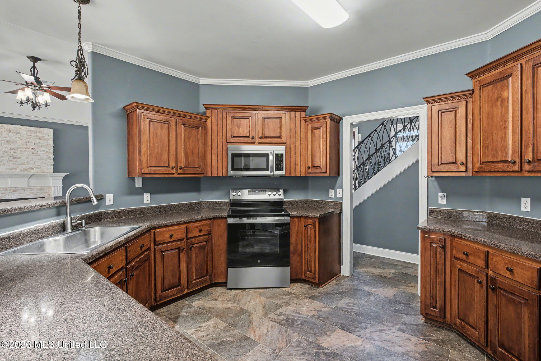 159 Lindsey Drive Hernando, MS 38632 - Photo 10 of 29 Kitchen