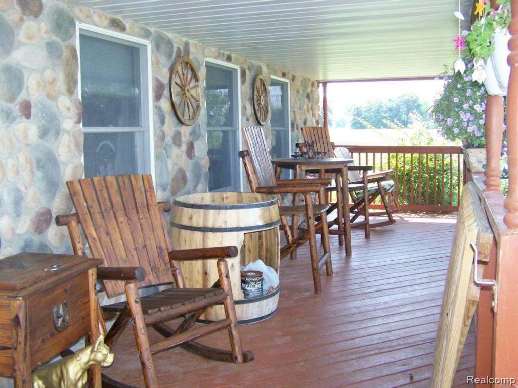 121 Amos Road Howell, MI 48843 - Photo 2 of 41 front porch.jpg